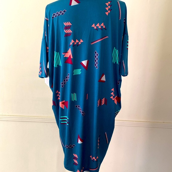 LuLaRoe “IRMA” HIGH-LOW TUNIC OVERSIZED TOP SIZE MEDIUM 🌟NWT🌟 - Picture 5 of 10